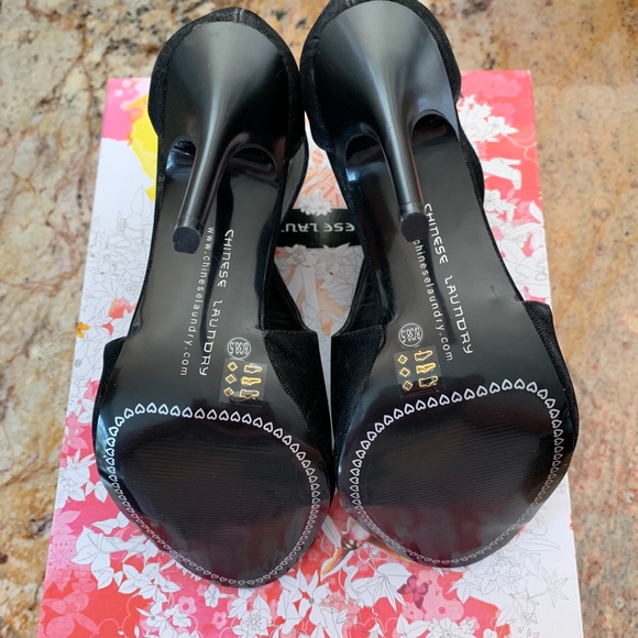 Chinese Laundry Black Jolt Bootie NWT - Picture 8 of 8